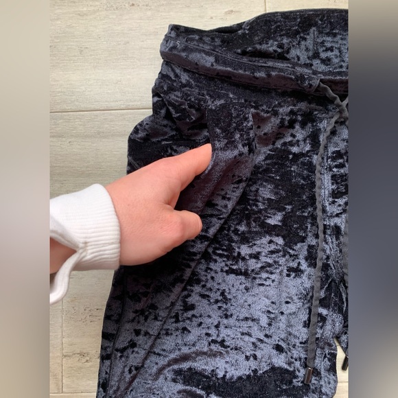 EUC 🍋 Lululemon Ready to Crush Jogger - Picture 7 of 9